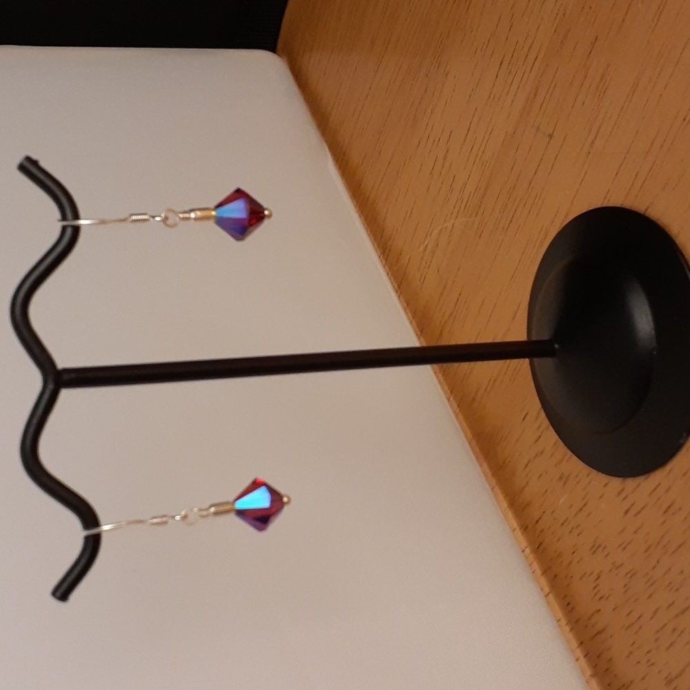 NWOT Iridescent Swarovski Crystal Earrings JJ109